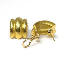 Load image into Gallery viewer, 19K Elizabeth Locke Almafi Earrings MSRP $5950