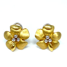 Load image into Gallery viewer, 18k Brush Finish Flower Earrings