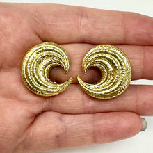 Load image into Gallery viewer, 18K David Webb Concentric Crescent Earrings