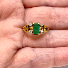 Load image into Gallery viewer, 18K Vintage Emerald And Diamond Ring