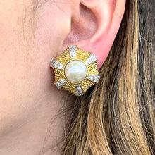 Load image into Gallery viewer, 14K Mabe Pearl And Diamond Earrings