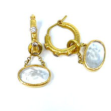 Load image into Gallery viewer, 19K Elizabeth Locke Crystal Venetian Glass Intaglio “Flying Pegasus” Earring Charms