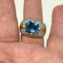 Load image into Gallery viewer, 18K Aquamarine And Diamond Ring